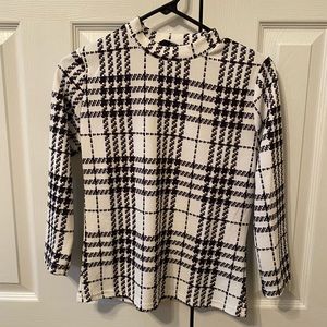 NWOT- never worn cute black and white shirt